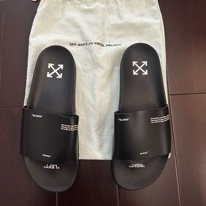 Off white slides with dust bag